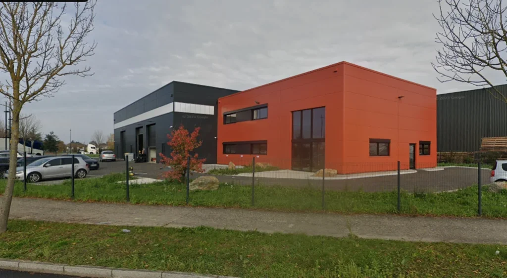 Batiment noir et orange 2a avenue Syrma 44470 Carquefou Amana Detailing